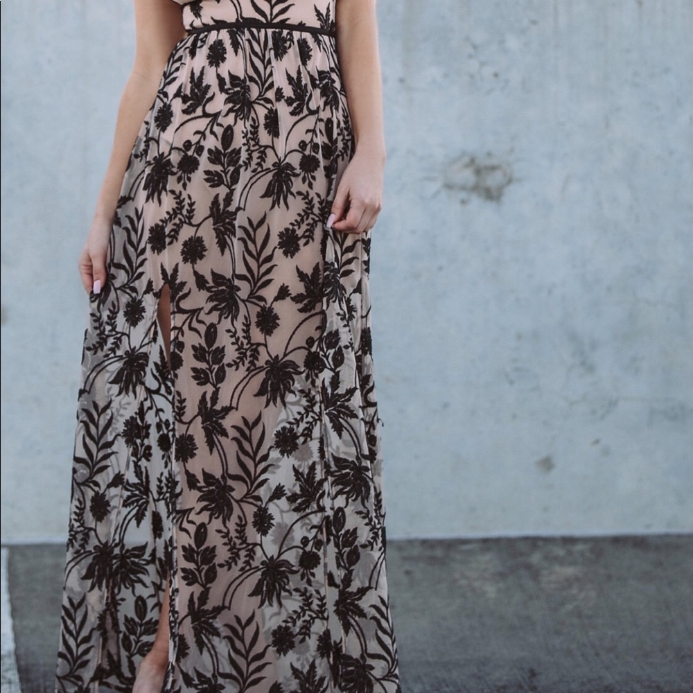 WORN ONCE Embroidered dress / gown